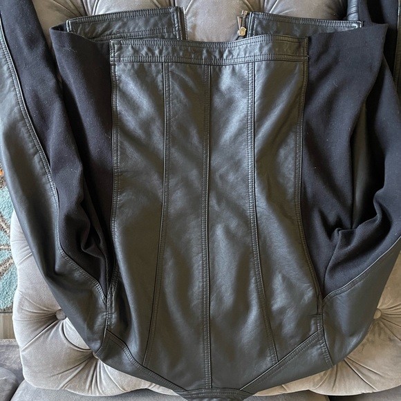 Black jacket - Picture 2 of 2